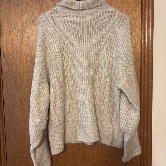 Express Sweater - Picture 4 of 4